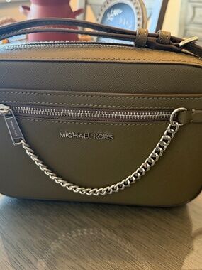 Micheal Kors  crossbody purse nwot